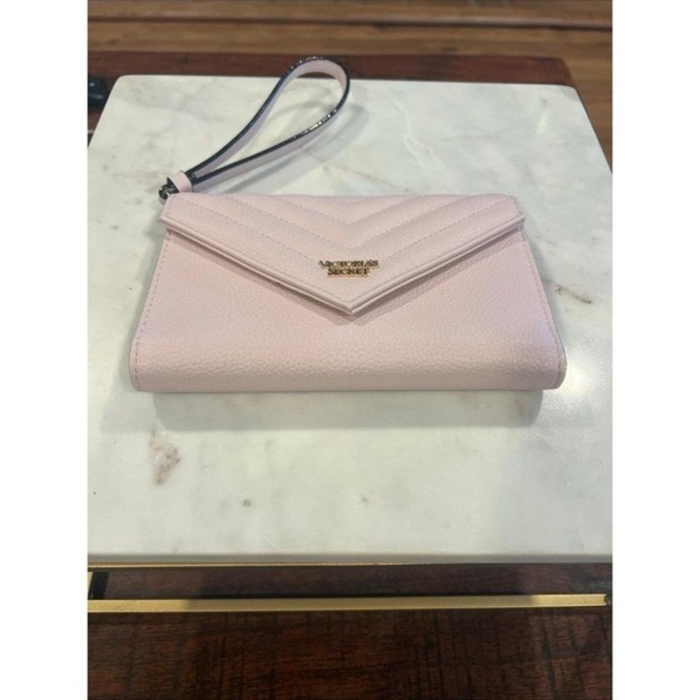 Victoria Secret Wristlet Wallet/Phone Case Purse Soft Pink. Holds phone up to 6"